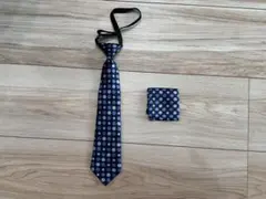 ネイビー 水玉 ネクタイとポケットチーフ セット