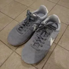Nike グレー スニーカー　25cm