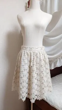 Lois CRAYON/フラワーエンブロイダリーレーススカート アイボリー