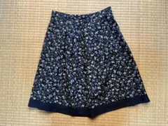ネイビー 花柄 膝丈フレアスカートのサムネイル