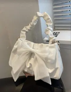 蝶々結びデコレーション ラッチドバック 白 ホワイト ハンドバッグ