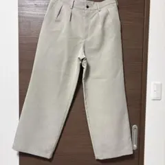 ベージュ ワイドパンツ プリーツ入り