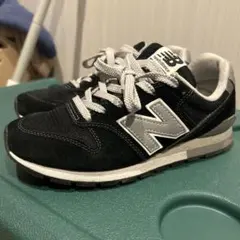 New Balance スニーカー ブラック グレーのサムネイル