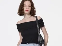 GU オフショルダー ブラック Tシャツ