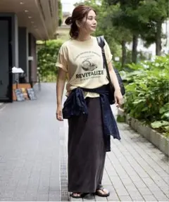 REVITALE 半袖Tシャツ クリーム色