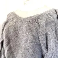 オフショルダー半袖ニット　グレー　アンゴラ混　編込み　ふわふわ　ショート
