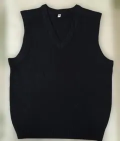 紺のVネックニットベスト