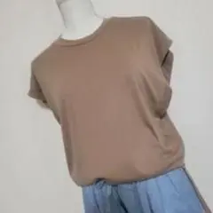 ベージュ 半袖 Tシャツ