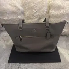 COACH コーチ トートバッグ レザー グレージュ A4収納可能 チャーム有