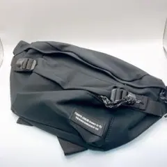 新品未使用　ボディバッグ　ウエストポーチ　ブラック　バックル　ファスナー