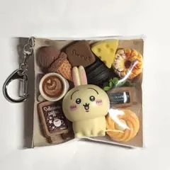 ガチャ詰めポーチ　ちいかわ　うさぎ お菓子　＊
