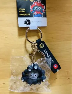 ﻿﻿新品未使用　大阪万博サンリオ黒ミャクミャクなりきりキーホルダーハンギョドン