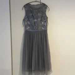 結婚式　お呼ばれ　ドレス　レース　グレー