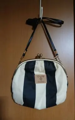 Item thumbnail for item e91488cb-9ae6-48b4-ad16-d2c301a8159e