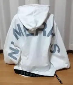 【個性派】NUMERALS フード付きスウェット パーカー 白 バックアーチロゴ