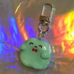 ウォーリーストーン キーホルダー かえる 笑顔 蝶ネクタイ 白緑