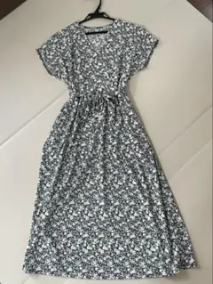ユニクロ　Joy of Printクレープジャージーワンピース（半袖）　Sサイズ