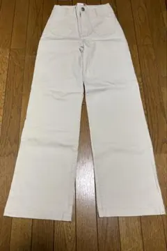 ベージュ フレアカジュアルパンツのサムネイル