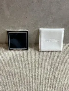 GIVENCHY コンパクトミラー 4Gロゴ ホワイトのサムネイル