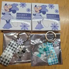 ディズニーストア　ミニー　シークレットキーチェーン　ブラック　グリーン