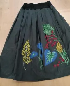 【コーザノストラ】花柄　刺繍　スカート フレア ロング　黒　ウエストゴムのサムネイル