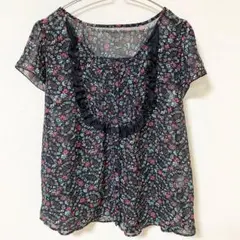【エスタコット】シアーブラウス シフォン Uネック 小花柄 透け感 フルボタンMのサムネイル
