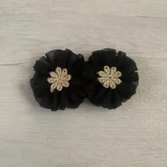黒い花モチーフ ヘアクリップ