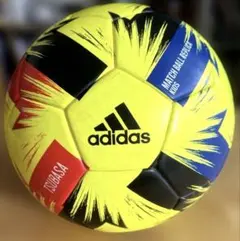 【極美品】アディダス サッカーボール 4号球 TSUBASA 親子練習に！のサムネイル