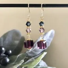 パープルとインディゴブルーのスワロフスキーピアス