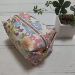 キャラメルポーチ　ボックスポーチ　化粧ポーチ　花柄イエローブラウン　ハンドメイド