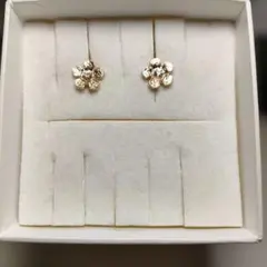 花型クリスタルピアス