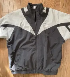 美品　ナイロンジャンパー　Reebok