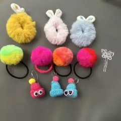 カラフルヘアゴムセット7個と可愛いぽうしストラップ3個とおまけ付き