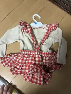 赤と白のチェック フリルロンパース 80cm