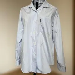 ライトブルー シャツ