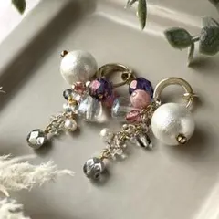 コットンパールとチェコビーズのボリュームイヤリング