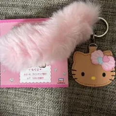ハローキティ ふわふわファーチャーム　貝がらリボン　日焼けキティ　ピンク