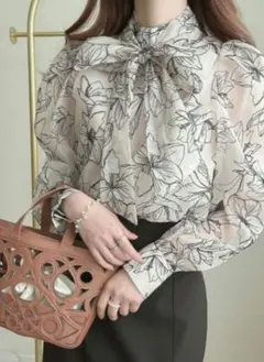 【試着のみ】GRL　花柄シアーボウタイブラウス（kz417）