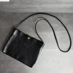 【極美品】ILBISONTE ショルダーバッグ クロスボディ サコッシュ 黒