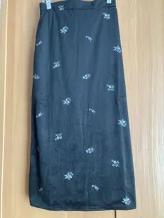 刺繍入り黒タイトスカート　L Lサイズ