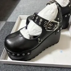 【新品・試着のみ】YOSUKE 厚底 スタッズメリージェーンパンプスのサムネイル
