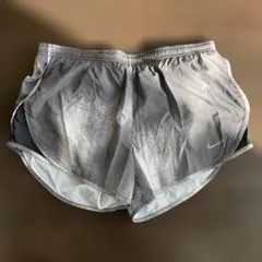 Nike ドットパターン ショートパンツ　レディースMサイズ