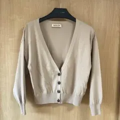 アプワイザーリッシュ　ベージュ Vネック カーディガン（新品）サイズ：M