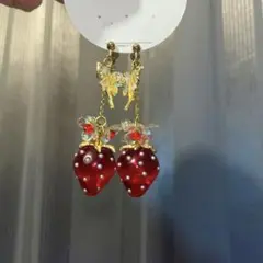 いちごモチーフ ピアス 赤 ゴールド
