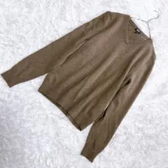 【極美品】ユニクロ（M）長袖 ニット セーター カシミヤ Vネック カジュアルのサムネイル