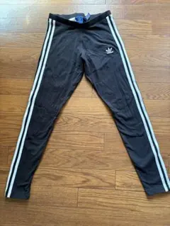 adidas ブラック ストライプ レギンス