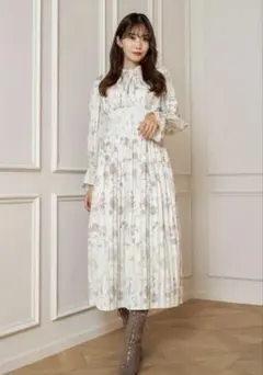 herlipto Le Camelia Pleated Dress