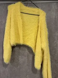 イエローファー風クロップドセーター