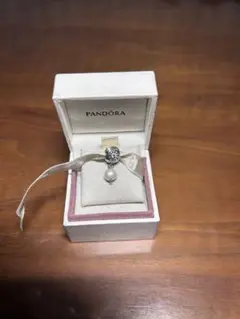 Pandora パンドラ　ダングルチャーム パール