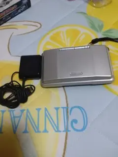 Nintendo DS シルバー 本体と充電器【タッチペン付き】箱と説明書なし